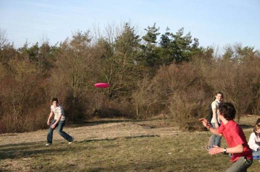 some-funky-frisbee-tricks-3-1530036-640x425.jpg