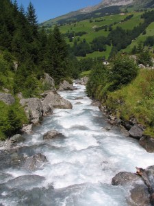 mountain-river-1368723-639x852