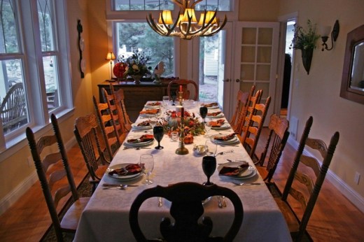thanksgiving-table-1443940-639x426